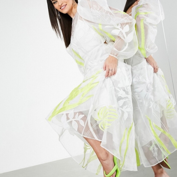 ASOS Edition Puff Balloon Sleeves White Gown with Yellow Applique - Picture 3 of 6